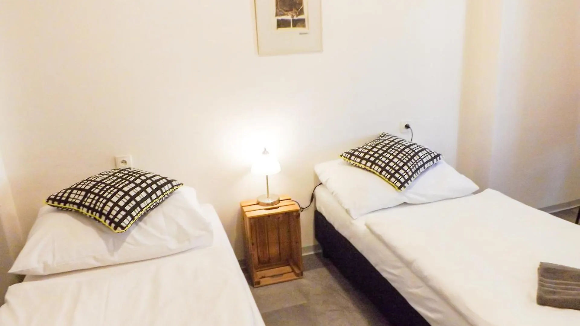 Friends On The Road D4 Apartman Prága
